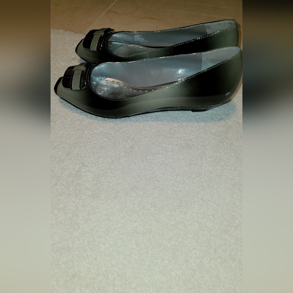 BCBG designer ombre gray patent leather low open toe wedge size 8 - Picture 5 of 7